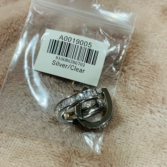 Daniela Swaebe Huggie Earrings - Picture 4 of 7